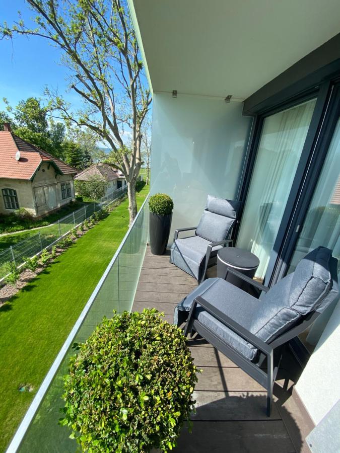 Bonnie-Premium Lelle Waterfront Private Apartment Balatonlelle Exterior foto